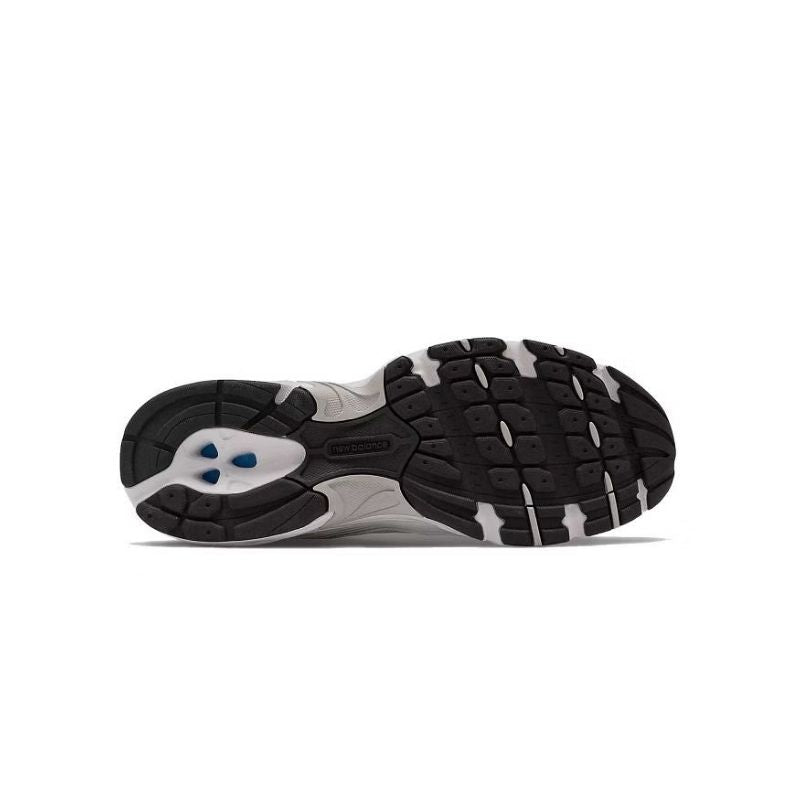 New Balance Sneakers Basse Scarpa Lifestyle Unisex da Donna – Argento