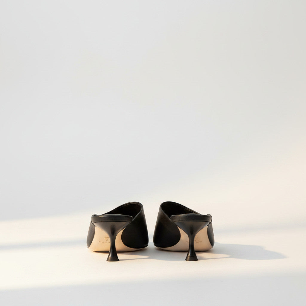 Inscarpa black leather mule sandals with a sculpted heel, perfect for warm weather and casual outings.